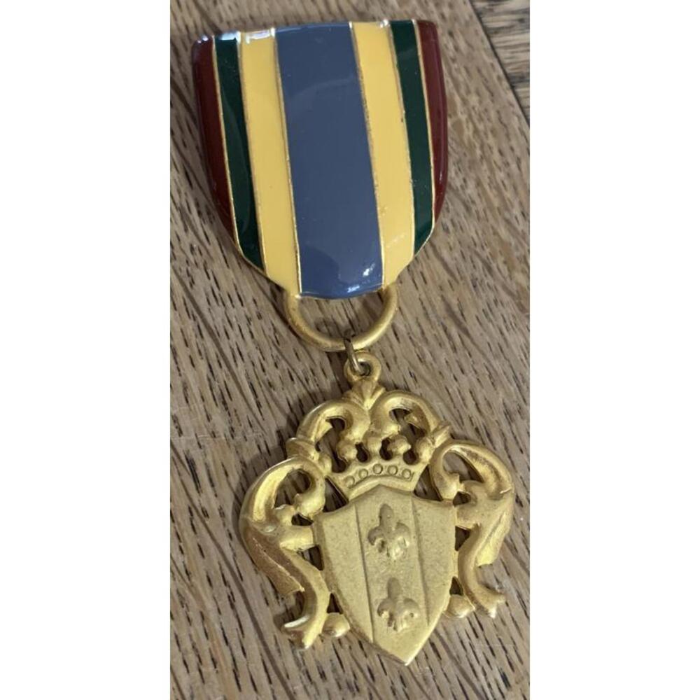 VINTAGE M JENT MEDAL PIN BROOCH ROYAL SHIELD SMALL 3" Dangle